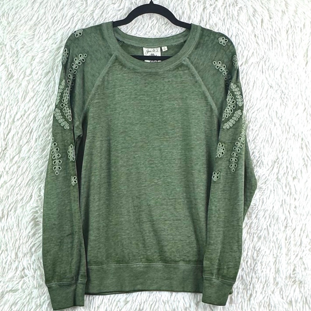 Joei & I Green Eyelet Embroidered Sleeve Sweatshirt Medium